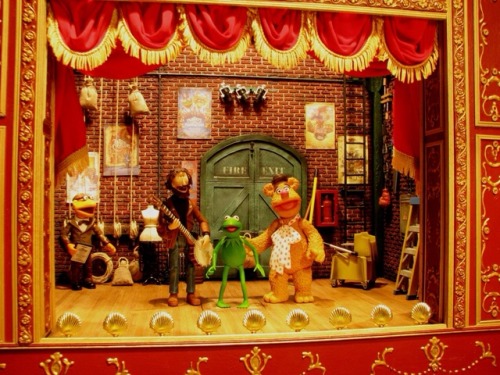perspicaciousembroiderist:scarymask:atomic-chronoscaph:Scratch Built Muppet Theatre Playset by Lance