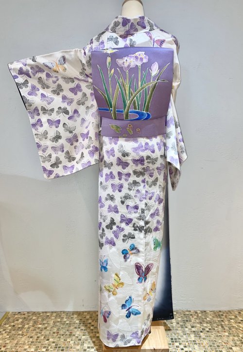  Jewel tones for this kaleidoscope* of butterflies kimono, paired with a lovely ayame (iris) pattern