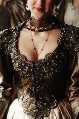 ofthemusketeers:3/? of Queen Anne’s dresses | black & gold court gown