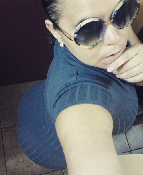 xqu33nkushx:  Dominican booty got you looking at me like hey there cutie!!!!! Lol love them curves.