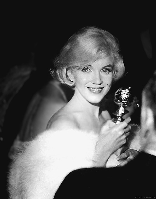 missrnonroe:Marilyn at the Golden Globe Awards, 1960.