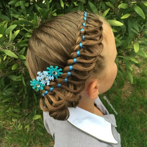 Melbourne mum braids unbelievably intricate hairstyles every morning.