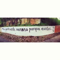 saborabeso:  Hecho Por mí mami, mi prima y yo. &lt;3 Acción Poética Mayagüez,Puerto Rico.   Comenzaste como primavera, Quiero que nos volvamos verano (Y y D)