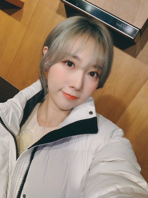 7-dreamers:[201120] hf_dreamcatcher Twitter Update:[#Handong] It suddenly became this cold? Do dress