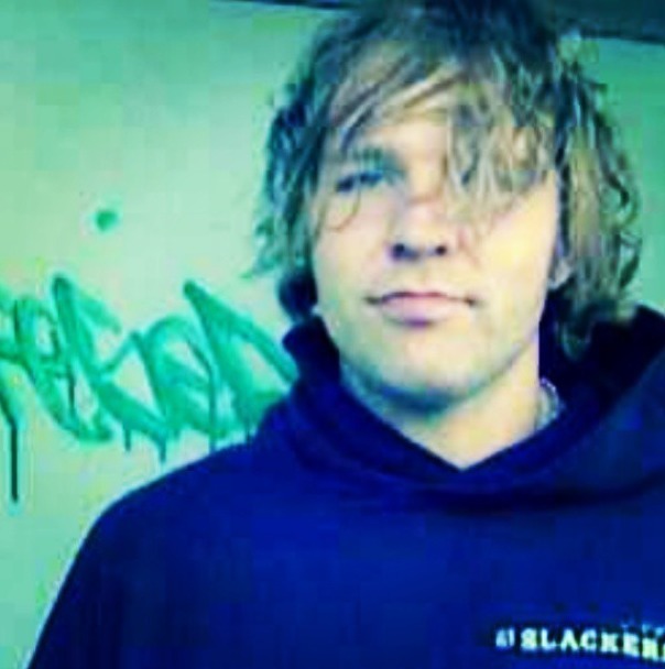 littlefuzzysheep:  queenbitchambrose:  I kinda have a thing for boys in hoodies…