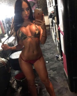 stripper-locker-room:  https://www.instagram.com/lillian_g__/