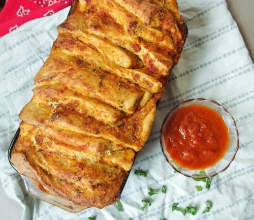 veganrecipecollection:  (via Pizza Pull-Apart Bread (vegan, from scratch) - Recipe) 