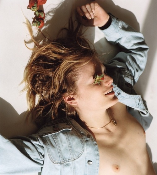 aliov: Hanne Gaby Odiele photographed by Clara Balzary for Dazed Magazine
