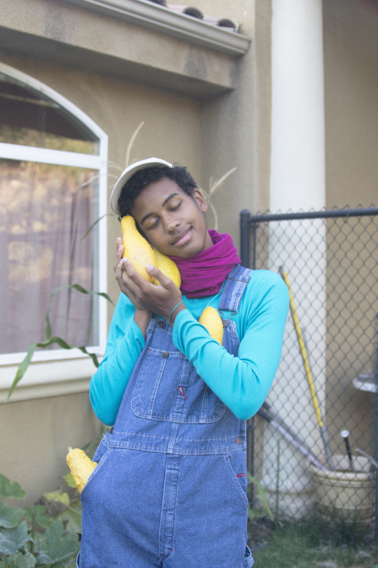 mszombi: boshyboi:  IM BACK WITH OVERALLS AND HAVE REACHED MAXIMUM SQUASHPACITY 