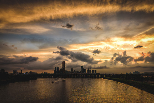 Sunset after the rain.Hangang Bridge, Seoul.