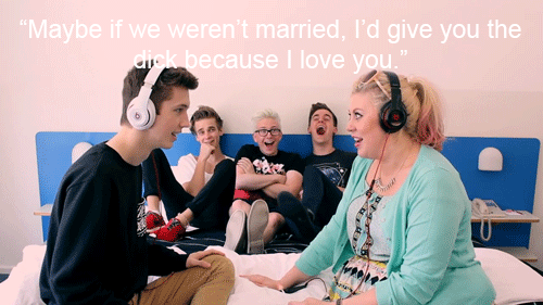 lilulovelee:  hailqueenoakley:  and the award for ‘least likely to win a game of youtuber whispers’ goes to the beautiful louise  Her lines are  