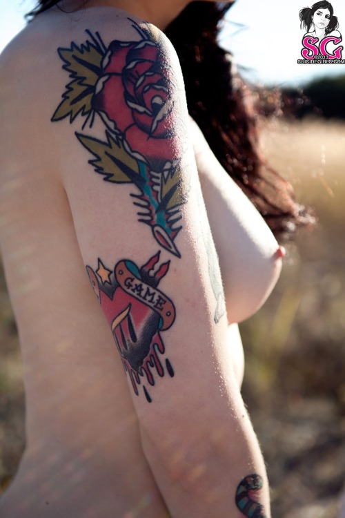 welcometoboobsville:  Sinni Suicide