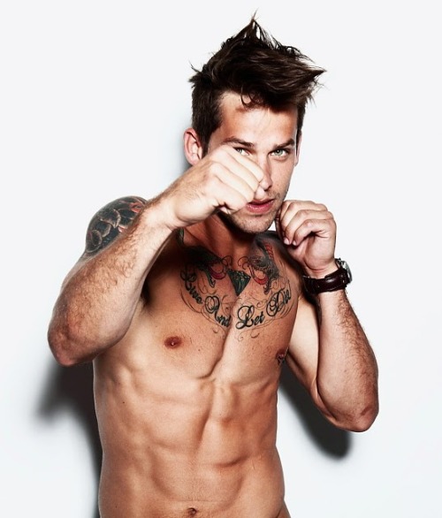 they-all-do-it-like-that:  Follow me:http://they-all-do-it-like-that.tumblr.com