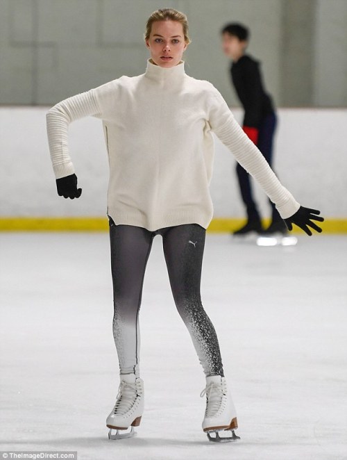 ohtheseskaters: Margot Robbie is practicing for that Tonya movie. Another reminder that it is, in fa