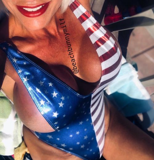  God Bless the USA @beachbunnymilf #redlips #happy4th #instagood #instadaily #onlyfansgirl #patrioti