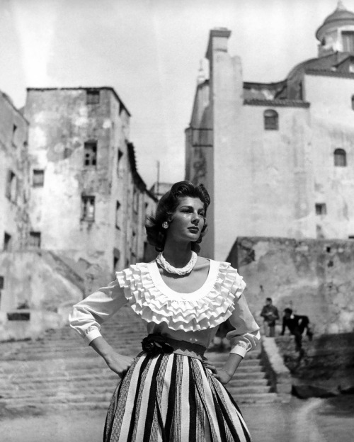 Fiona Campbell-Walter with architecture in Corsica for Nouveau Femina, June 1954. Photograph by Geor