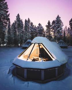 the-cozy-room:  Finnish Igloo captured by