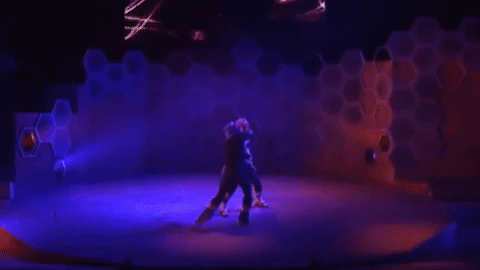 Noiz and Aoba doing a ballet dance move in the Dmmd stage xd