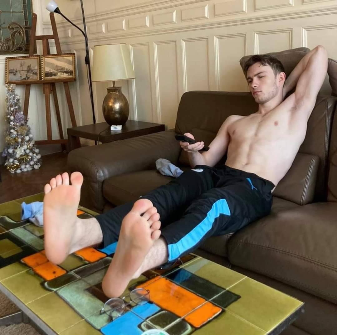 alexfeet70: