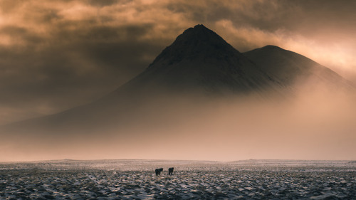 escapekit:  A homage to Iceland Iceland native Ben Simon Rehn has spent the last six years on island in the middle of the Atlantic Ocean, Iceland. He shares it’s beauty with the photos above.  