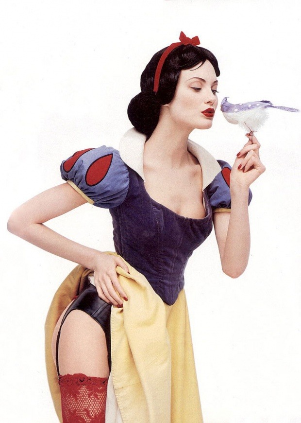  Shalom Harlow as Snow White photographed by Francois Nars.  