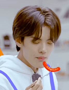 tolwenjun:bi wenjun in《fantasy restaurant》; ep 1