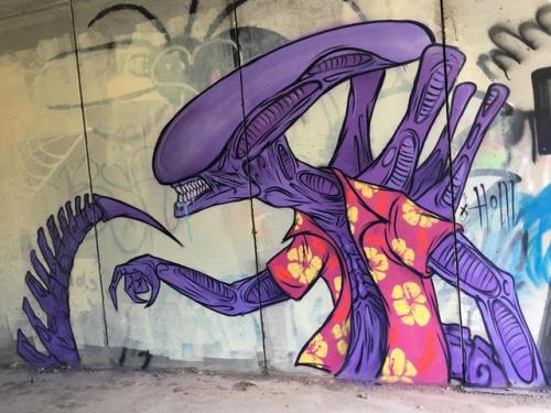 Alien Xenomorph in Hawaiian Shirt [Street Art]