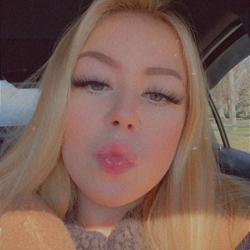 kikisdead:busty-queen99:Move it to the side and fuck me 🥰🥰Follow me and reblog for a free surprise ❤️Perfect view 😍 