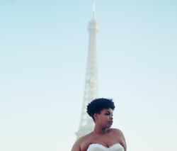 iridessence:  “À Paris, à la Tour.”Bustier: VintageSkirt: House ov Beeombi Photo: by @molotowcocktease and I.Instagram: Iridessence  BEAUTIFUL. AMAZING. WOW.