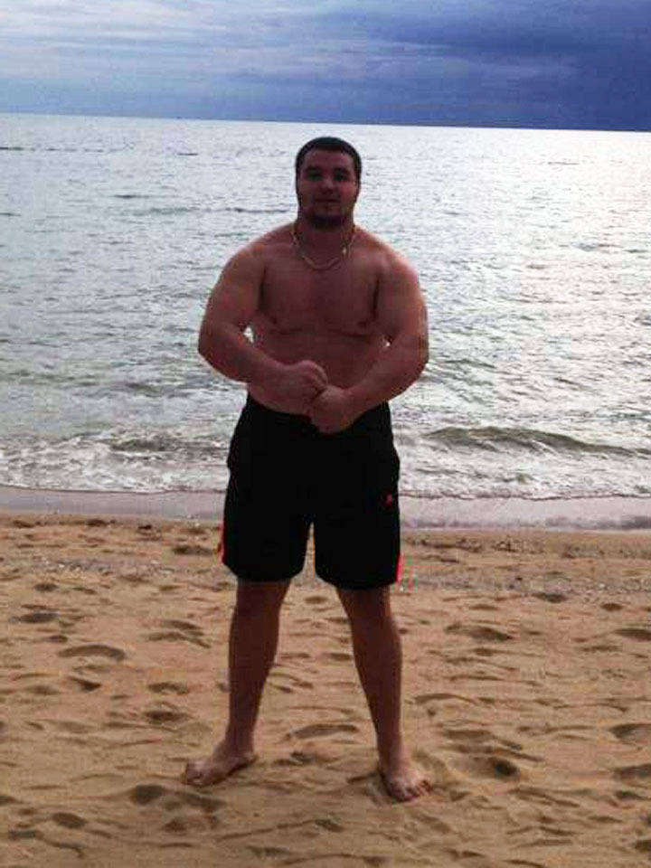 superbears:  Want him to squat naked on my face, letting me eat his young sweaty