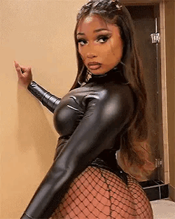 pumpkinspicethottay:orgasmicallyelectric:megan ‘I could buy you on debit’ thee