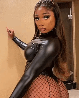pumpkinspicethottay:orgasmicallyelectric:megan ‘I could buy you on debit’ thee