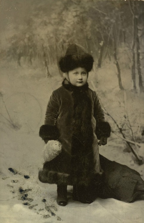 shewhoworshipscarlin: Prince Georgy Konstantinovitch, of the Romanov family, 1910s That stuffed dog!