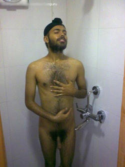 lundraja:  A naked sardar is a rarety! 