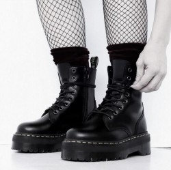 doc-martens-latex-boots:  I need them too 😳