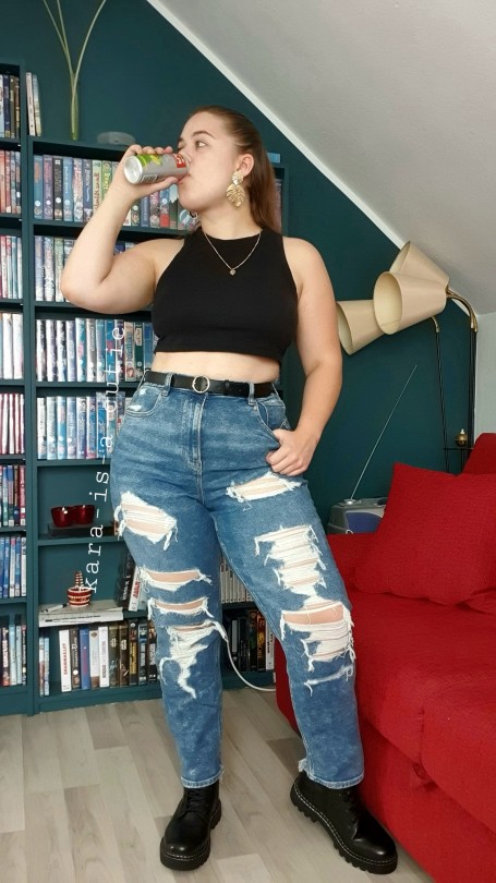 kara-is-a-cutie:More of me showing off the new jeans.(This was not posted for sexual reasons and I have no interest in sexting with you or seeing your genitalia. Also DON’T call me sexy, it makes my skin crawl. This is simply a woman sharing the