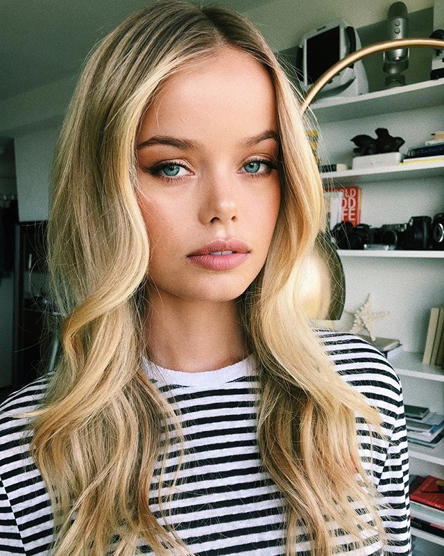 fridaaasenpage:    When @tobimakeup worked her magic💄 