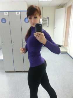 hotbabesinyogapants:  Find a fuck buddy tonight: