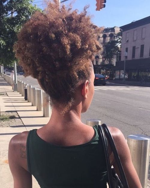 2frochicks:|www.2FroChicks.com ———————#frogirl #2frochicks #Melanin #Curlyhair #Afro #coils #Brownbe