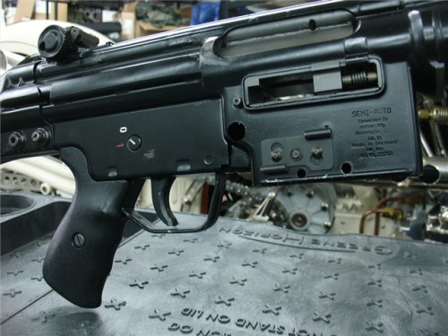 gunrunnerhell:HK 21A belt-fed 7.62x51mm GPMG (General Purpose Machine Gun) based on the HK G3. It sh