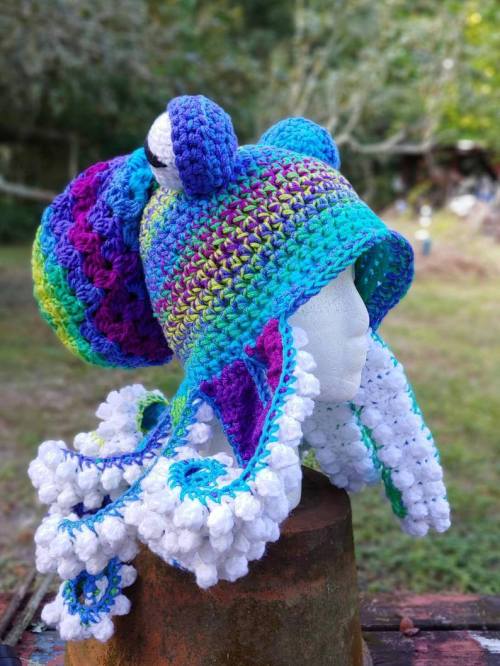 apolonisaphrodisia:Octopus Hat by CardinalMoonCrochetAvailable on Etsy Here