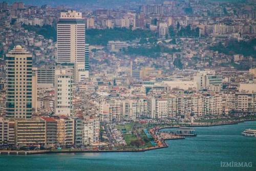 Uzaklardan Alsancak'a bakış. #izmir #izmirmag #alsancak(İzmir, Turkey)