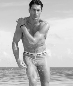 les-amants-qui-pleurent:  Tyson Ballou for H &amp; M Beachwear