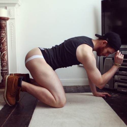 Menpics