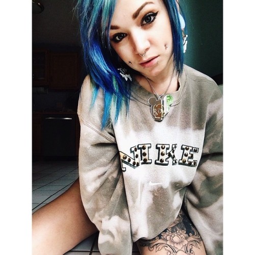 vaydaplacebosuicide:  “I can’t recall the last time I took advice from anyone, shaped like a figure eight who trusts pretty girls anyway? I can’t recall the last time I took advice from anyone, I’m sure I’ll be the death of me, and I can’t