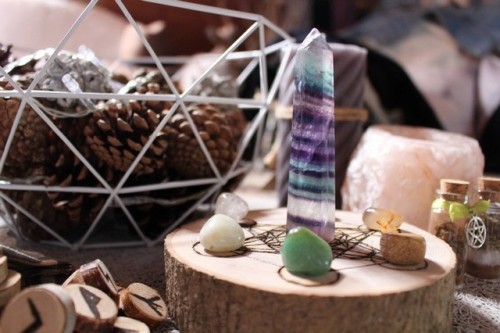 sassyfrenchwitch:  Earth magic altar