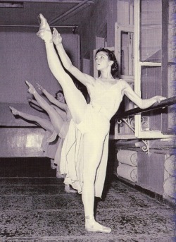 dysphoricsylph:  A younger Ekaterina Maximova at the barre.  You’d think finding photo credits of older pictures would be easy, but oh no. If you’re more successful please add the name on. 