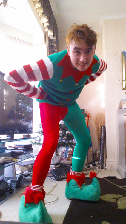 orangehares:  Elf-ification?I just really like dressing up. The festive spirit is possesing me.There is still a hat to come as well,   I am massively getting into the christmas spirit this year. I am now an elf apparently. Imagining the spirit of Christma
