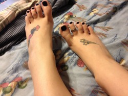 tinyfeetrcute101:  5girlytoes:  feetdepot:  ;)       