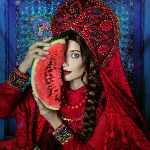 mymodernmet:Photographer Brings Russian Fairy Tales to Life in Artistic Portraits